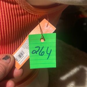 #264 crop tank Top size xl